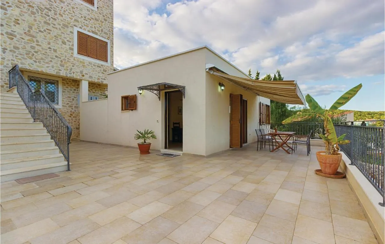 Stunning Home In Zman With Kitchen