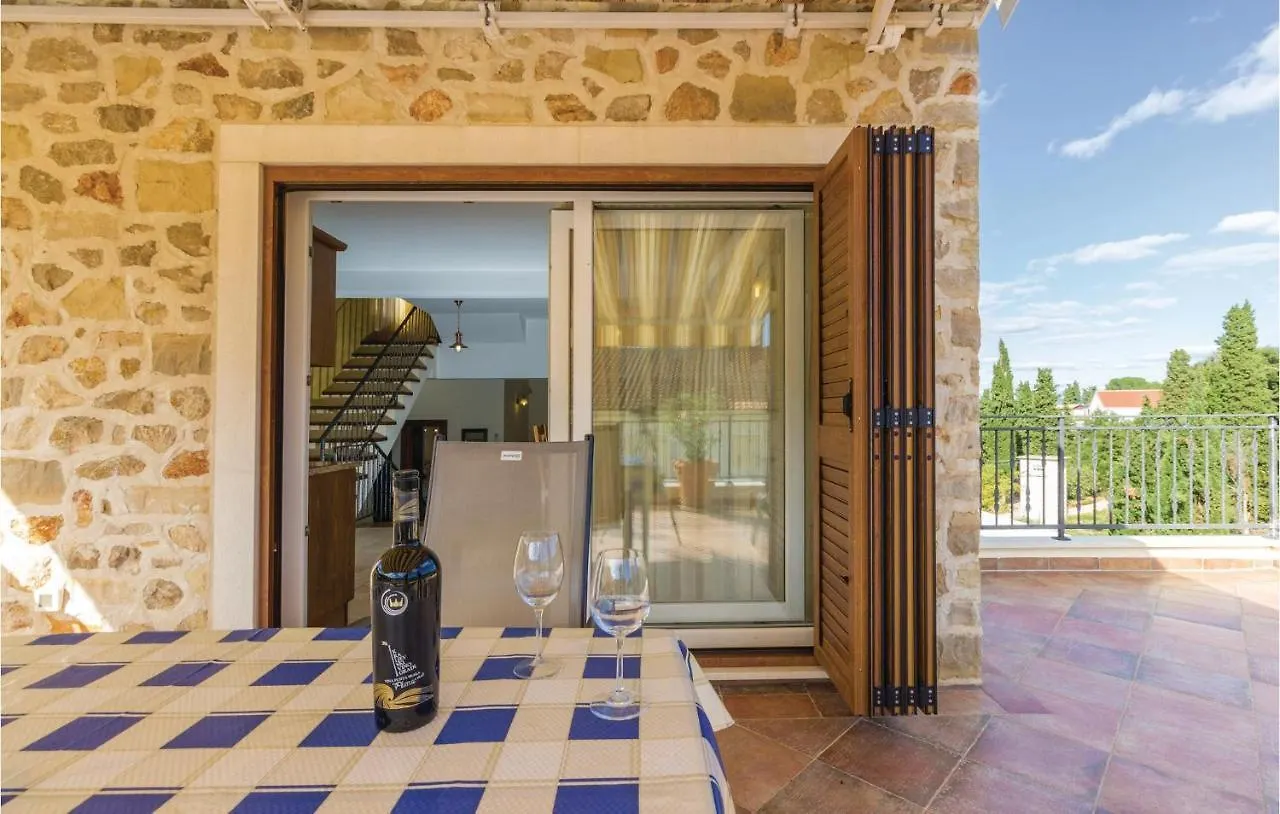 Holiday home Stunning Home In Zman With Kitchen