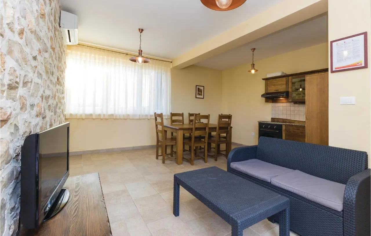 Stunning Home In Zman With Kitchen