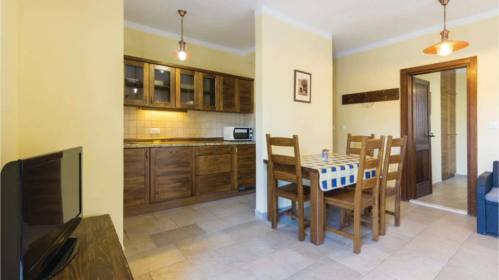Stunning Home In Zman With Kitchen 0*,