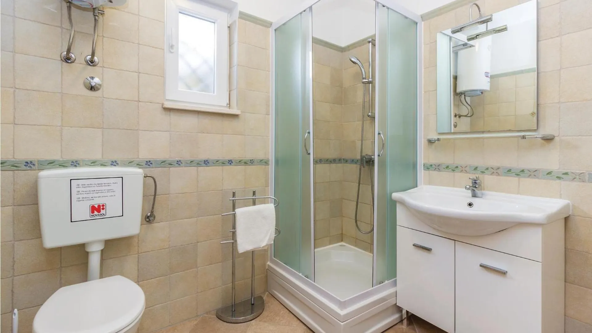 Stunning Home In Zman With Kitchen